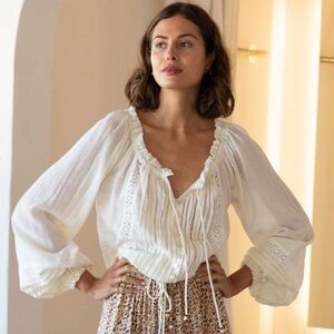 NWOT Kivari white cotton blouse Small button up shirt